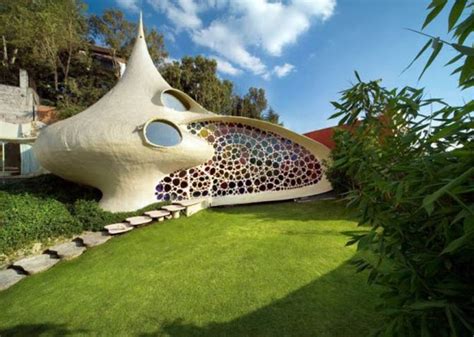 Wacky builds: Giant Snail House! .
